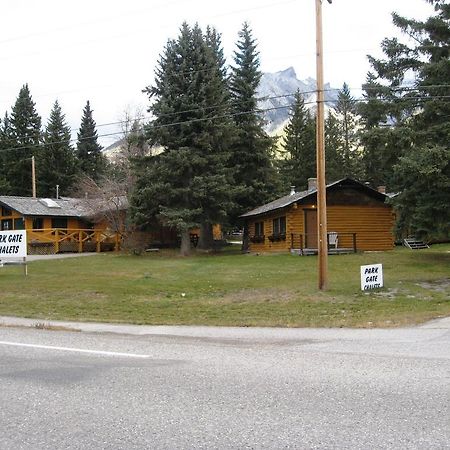 Park Gate Chalets Hotel Canmore Exterior photo