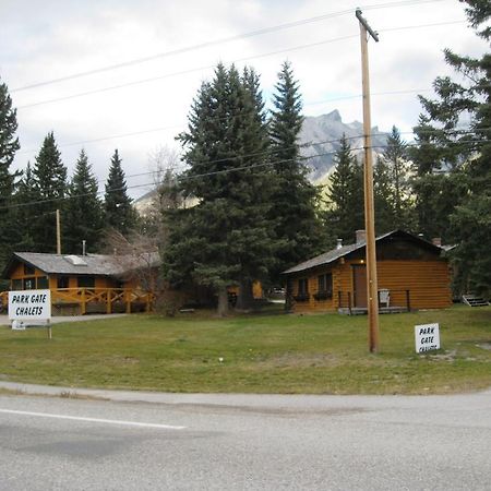 Park Gate Chalets Hotel Canmore Exterior photo